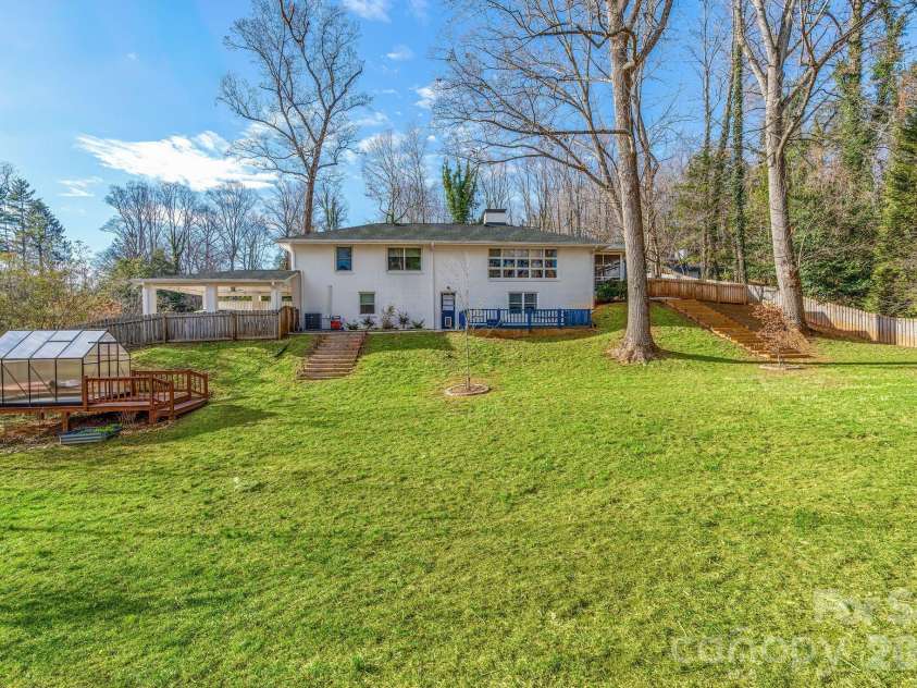 2 Bevlyn Drive, Asheville, NC 28803.  MLS# CAR4417526, YatesRealty ID 29823. 