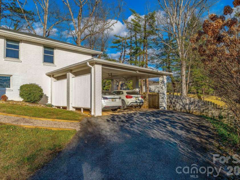 2 Bevlyn Drive, Asheville, NC 28803.  MLS# CAR4417526, YatesRealty ID 29823. 