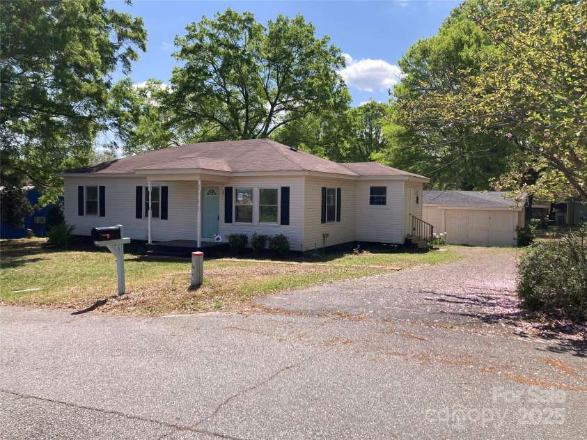 109 BARRETT Street, Cherryville, NC 28021.  MLS# CAR4288205, YatesRealty ID 29824. 109 BARRETT RD