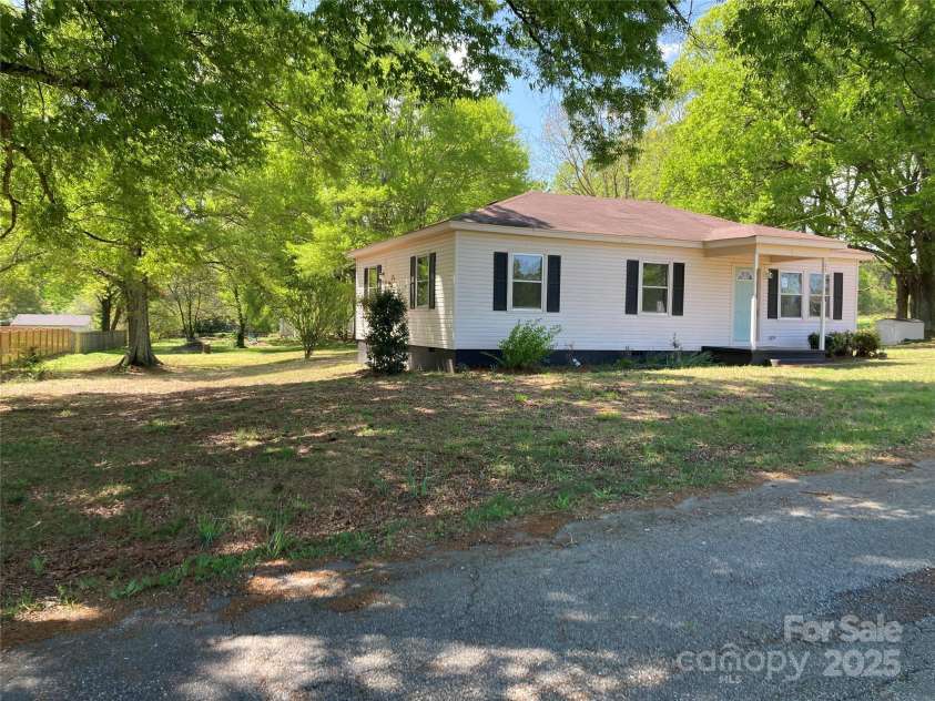 109 BARRETT Street, Cherryville, NC 28021.  MLS# CAR4288205, YatesRealty ID 29824. 