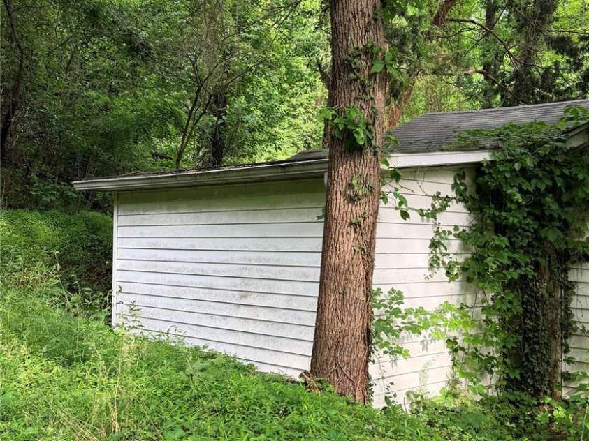 20 Utopia Road, Asheville, NC 28805.  MLS# CAR4392842, YatesRealty ID 29827. 