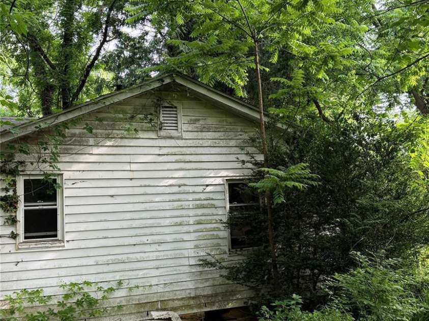 20 Utopia Road, Asheville, NC 28805.  MLS# CAR4392842, YatesRealty ID 29827. 