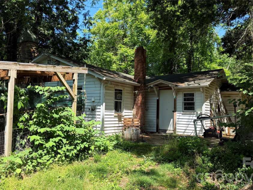 20 Utopia Road, Asheville, NC 28805.  MLS# CAR4392842, YatesRealty ID 29827. 