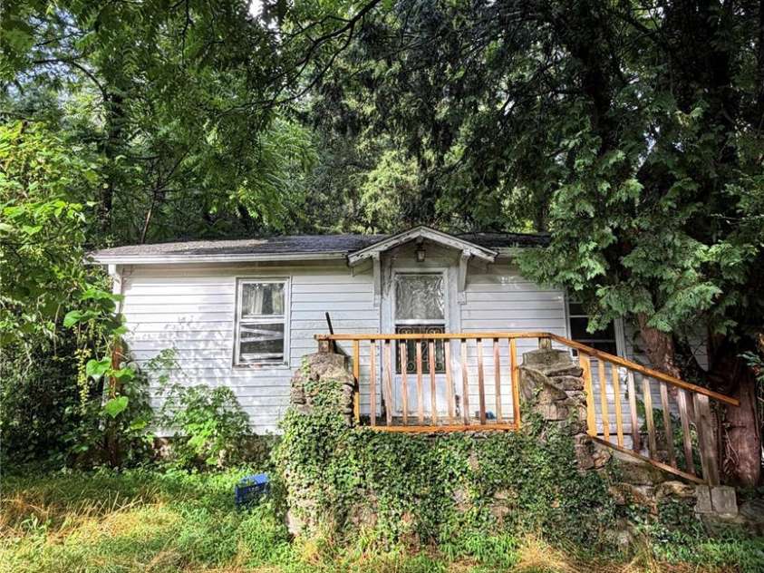 20 Utopia Road, Asheville, NC 28805.  MLS# CAR4392842, YatesRealty ID 29827. 