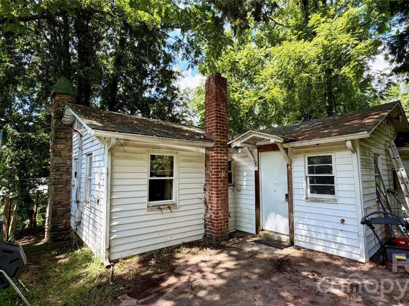 20 Utopia Road, Asheville, NC 28805.  MLS# CAR4392842, YatesRealty ID 29827. 