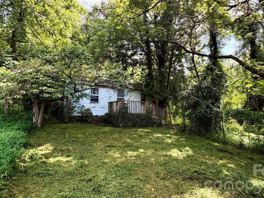 20 Utopia Road, Asheville, NC 28805.  MLS# CAR4392842, YatesRealty ID 29827. 