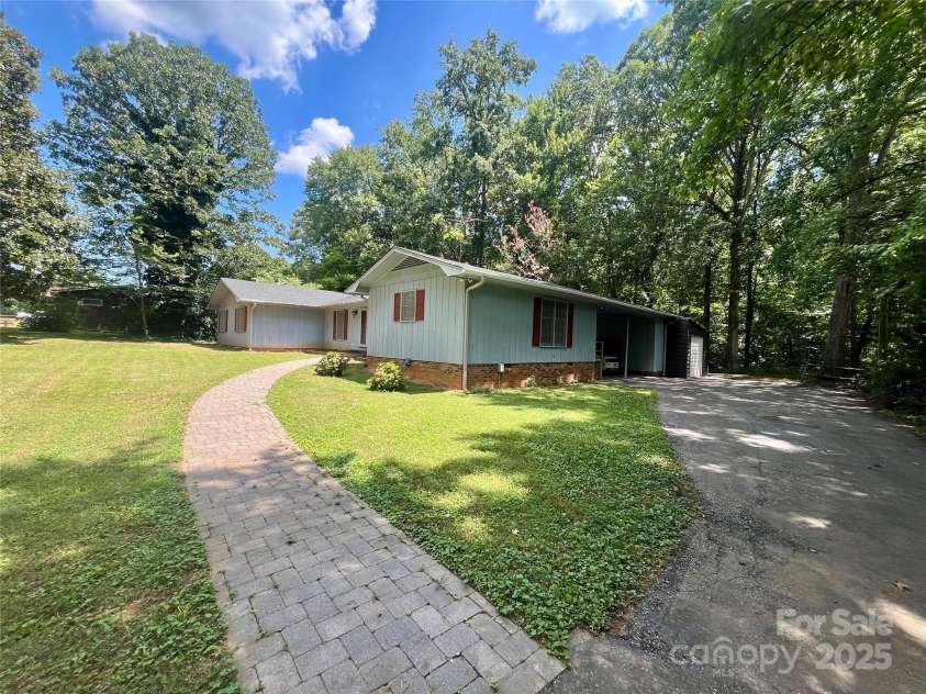 278 Forest Park Drive, Denton, NC 27239.  MLS# CAR4286338, YatesRealty ID 29827. 