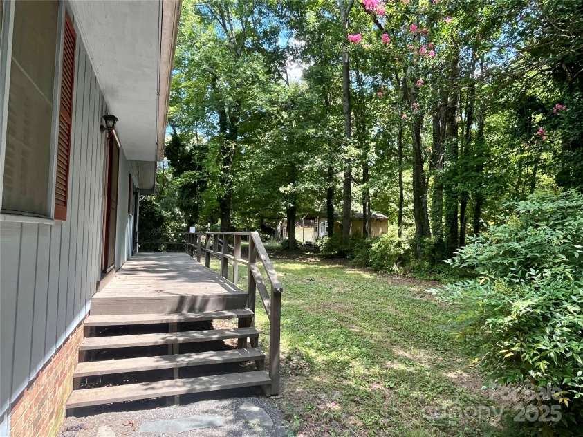 278 Forest Park Drive, Denton, NC 27239.  MLS# CAR4286338, YatesRealty ID 29827. 