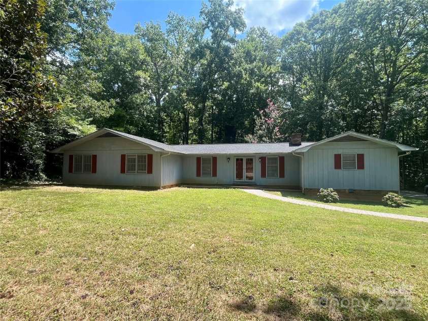 278 Forest Park Drive, Denton, NC 27239.  MLS# CAR4286338, YatesRealty ID 29827. 