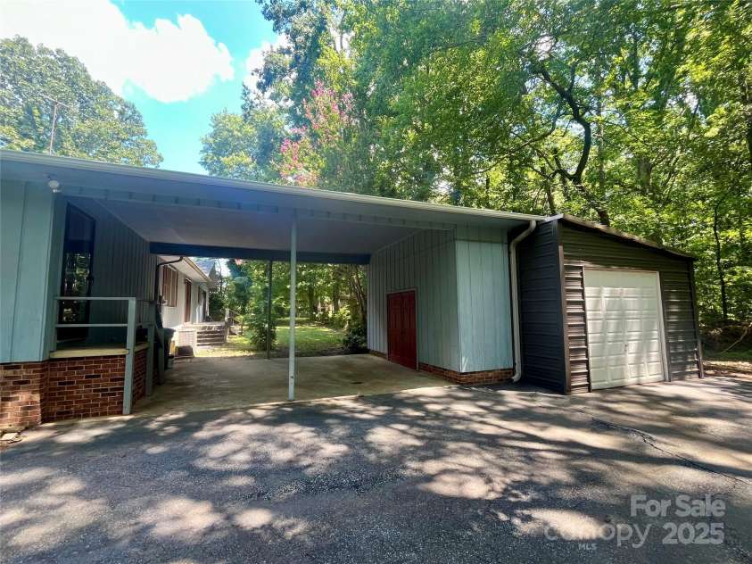 278 Forest Park Drive, Denton, NC 27239.  MLS# CAR4286338, YatesRealty ID 29827. 