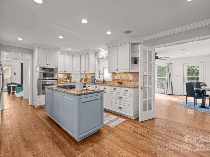 2702 Oxborough Drive, Matthews, NC 28105.  MLS# CAR4282364, YatesRealty ID 29828. 