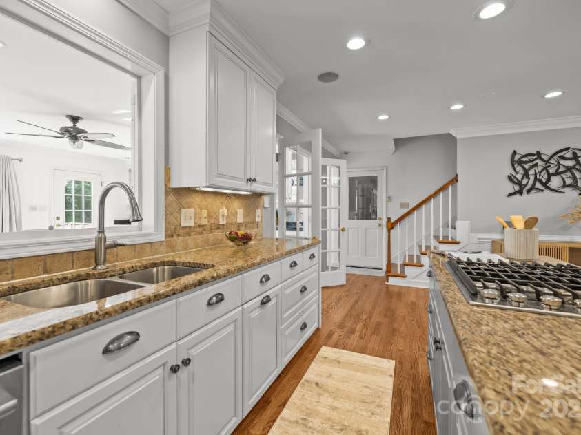 2702 Oxborough Drive, Matthews, NC 28105.  MLS# CAR4282364, YatesRealty ID 29828. 