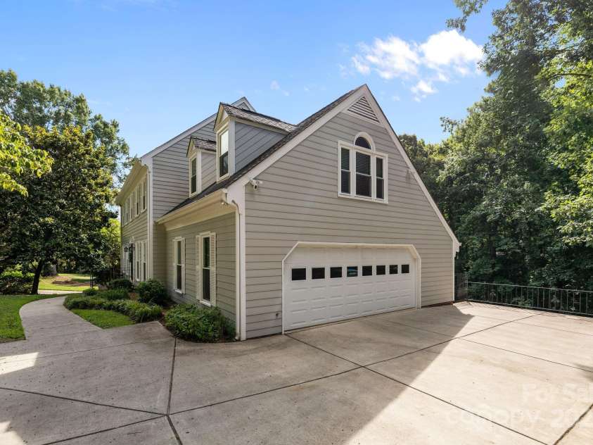 2702 Oxborough Drive, Matthews, NC 28105.  MLS# CAR4282364, YatesRealty ID 29828. 