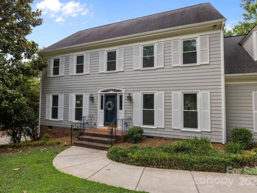 2702 Oxborough Drive, Matthews, NC 28105.  MLS# CAR4282364, YatesRealty ID 29828. 