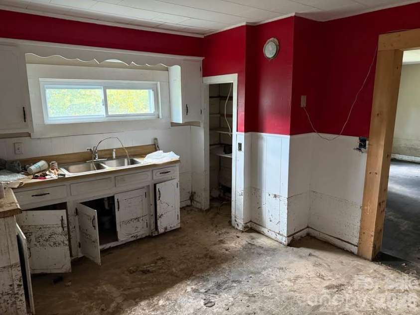 166 Old Helton School Road, Lansing, NC 28643.  MLS# CAR4333669, YatesRealty ID 2983. 