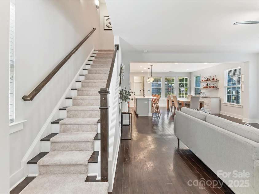 2522 Double Oaks Road, Charlotte, NC 28206.  MLS# CAR4286434, YatesRealty ID 29830. 