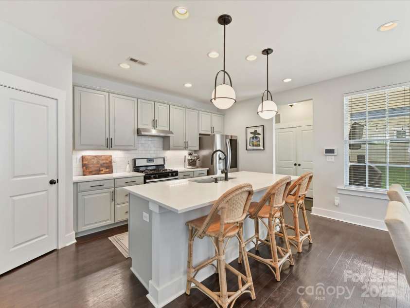 2522 Double Oaks Road, Charlotte, NC 28206.  MLS# CAR4286434, YatesRealty ID 29830. 