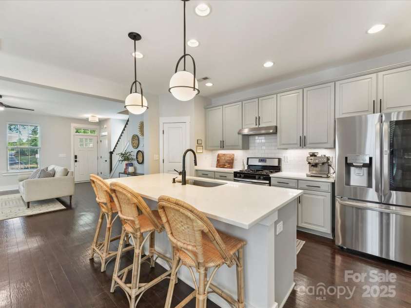 2522 Double Oaks Road, Charlotte, NC 28206.  MLS# CAR4286434, YatesRealty ID 29830. 
