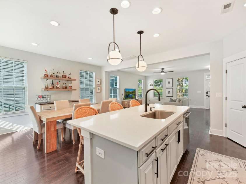 2522 Double Oaks Road, Charlotte, NC 28206.  MLS# CAR4286434, YatesRealty ID 29830. 