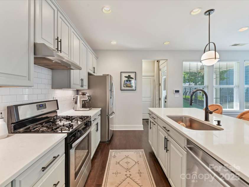2522 Double Oaks Road, Charlotte, NC 28206.  MLS# CAR4286434, YatesRealty ID 29830. 