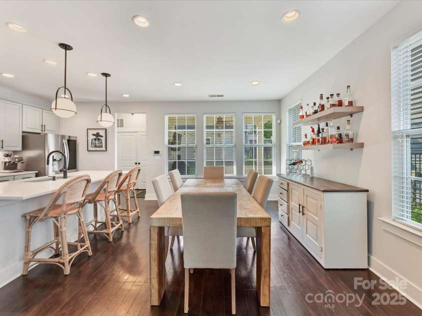 2522 Double Oaks Road, Charlotte, NC 28206.  MLS# CAR4286434, YatesRealty ID 29830. 