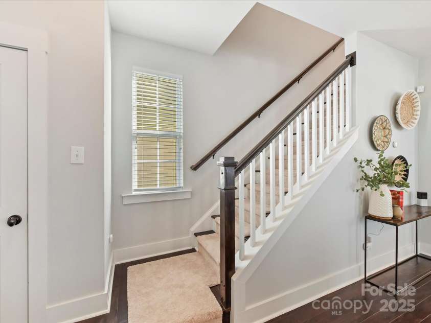 2522 Double Oaks Road, Charlotte, NC 28206.  MLS# CAR4286434, YatesRealty ID 29830. 