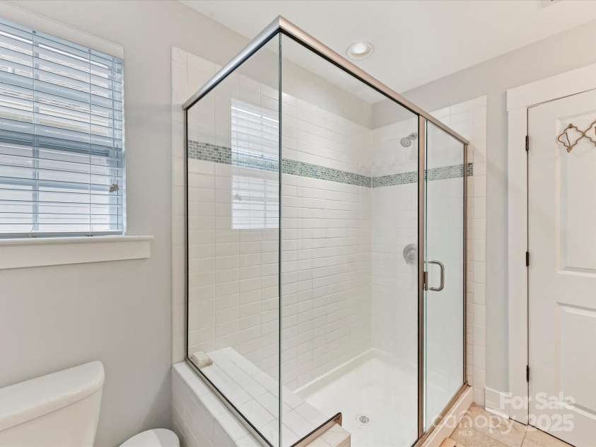 2522 Double Oaks Road, Charlotte, NC 28206.  MLS# CAR4286434, YatesRealty ID 29830. 