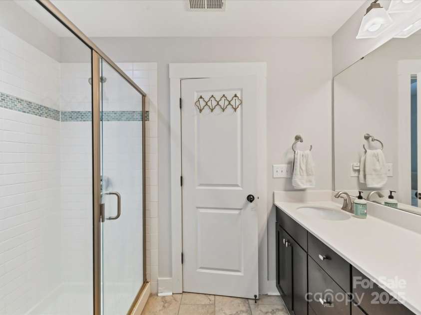 2522 Double Oaks Road, Charlotte, NC 28206.  MLS# CAR4286434, YatesRealty ID 29830. 