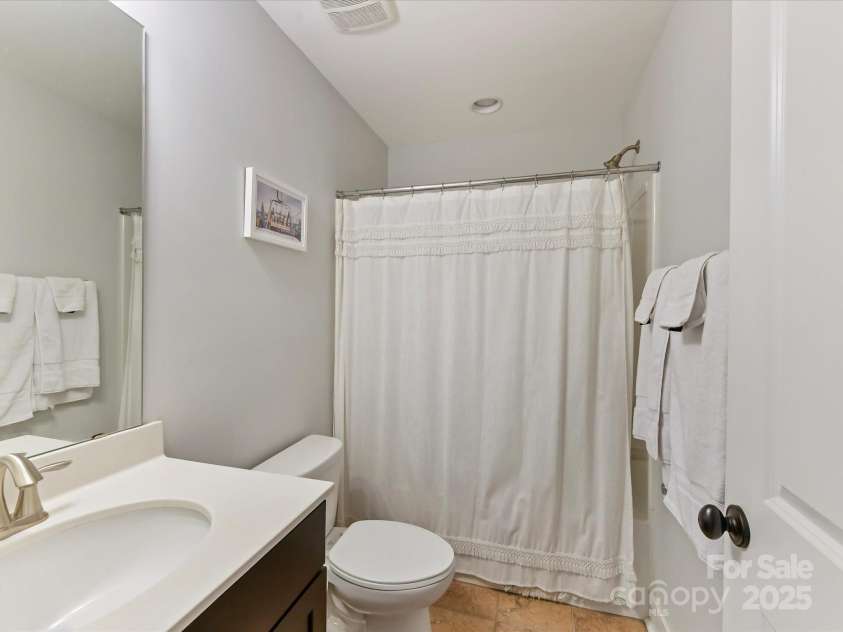 2522 Double Oaks Road, Charlotte, NC 28206.  MLS# CAR4286434, YatesRealty ID 29830. 