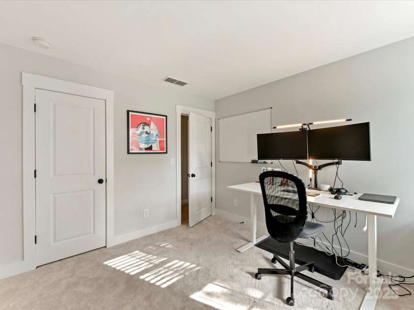2522 Double Oaks Road, Charlotte, NC 28206.  MLS# CAR4286434, YatesRealty ID 29830. 