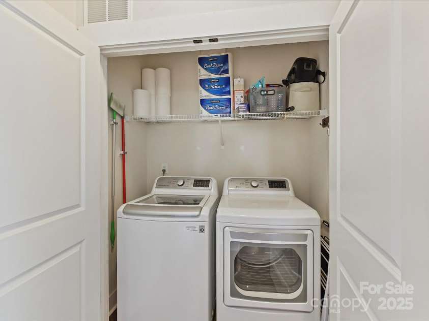 2522 Double Oaks Road, Charlotte, NC 28206.  MLS# CAR4286434, YatesRealty ID 29830. 