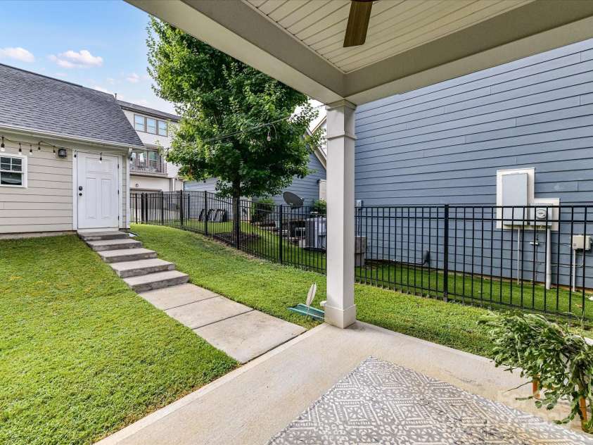 2522 Double Oaks Road, Charlotte, NC 28206.  MLS# CAR4286434, YatesRealty ID 29830. 