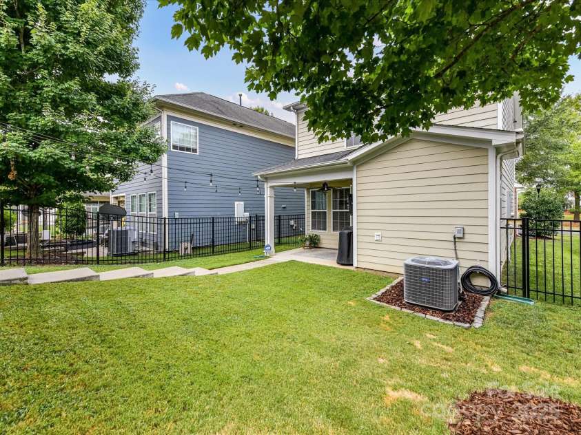2522 Double Oaks Road, Charlotte, NC 28206.  MLS# CAR4286434, YatesRealty ID 29830. 