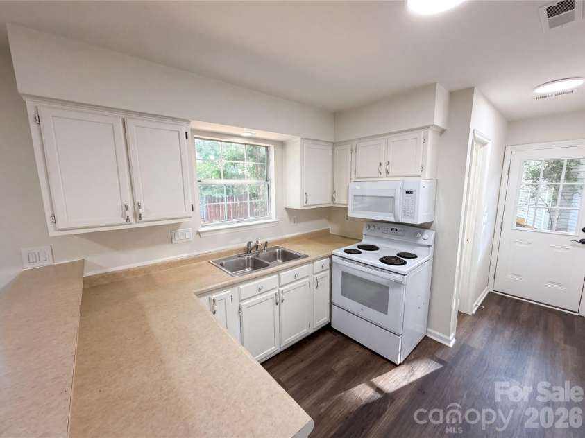 4720 Topsail Court, Charlotte, NC 28212.  MLS# CAR4383742, YatesRealty ID 29830. 