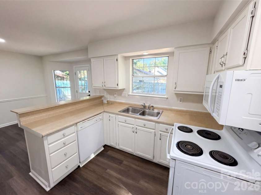 4720 Topsail Court, Charlotte, NC 28212.  MLS# CAR4383742, YatesRealty ID 29830. 