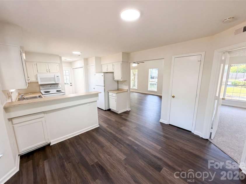 4720 Topsail Court, Charlotte, NC 28212.  MLS# CAR4383742, YatesRealty ID 29830. 