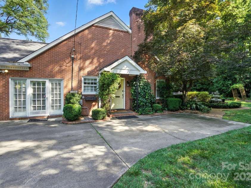 307 Dogwood Drive, Mount Holly, NC 28120.  MLS# CAR4273182, YatesRealty ID 29831. 