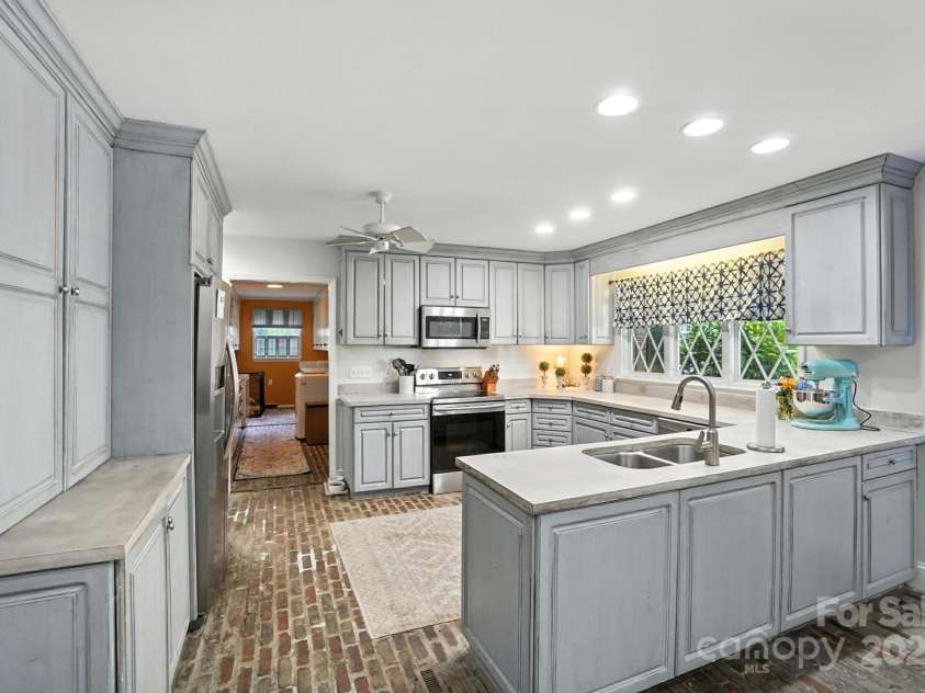 307 Dogwood Drive, Mount Holly, NC 28120.  MLS# CAR4273182, YatesRealty ID 29831. 