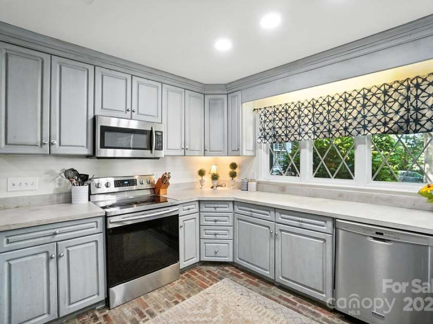 307 Dogwood Drive, Mount Holly, NC 28120.  MLS# CAR4273182, YatesRealty ID 29831. 