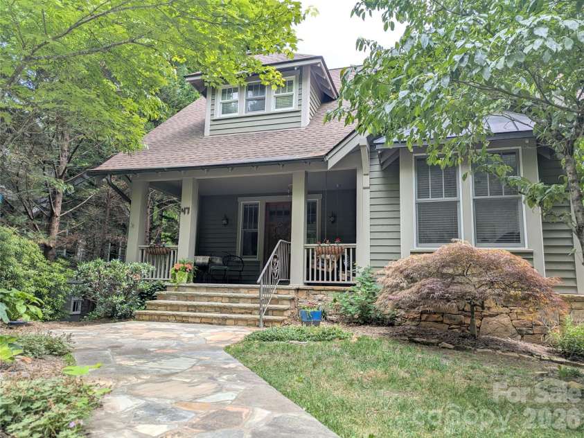 47 Cheshire Drive, Black Mountain, NC 28711.  MLS# CAR4385711, YatesRealty ID 29831. 