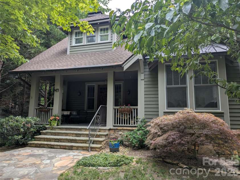 47 Cheshire Drive, Black Mountain, NC 28711.  MLS# CAR4385711, YatesRealty ID 29831. 
