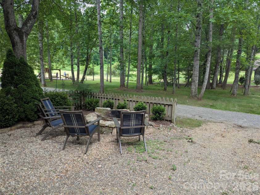 47 Cheshire Drive, Black Mountain, NC 28711.  MLS# CAR4385711, YatesRealty ID 29831. 