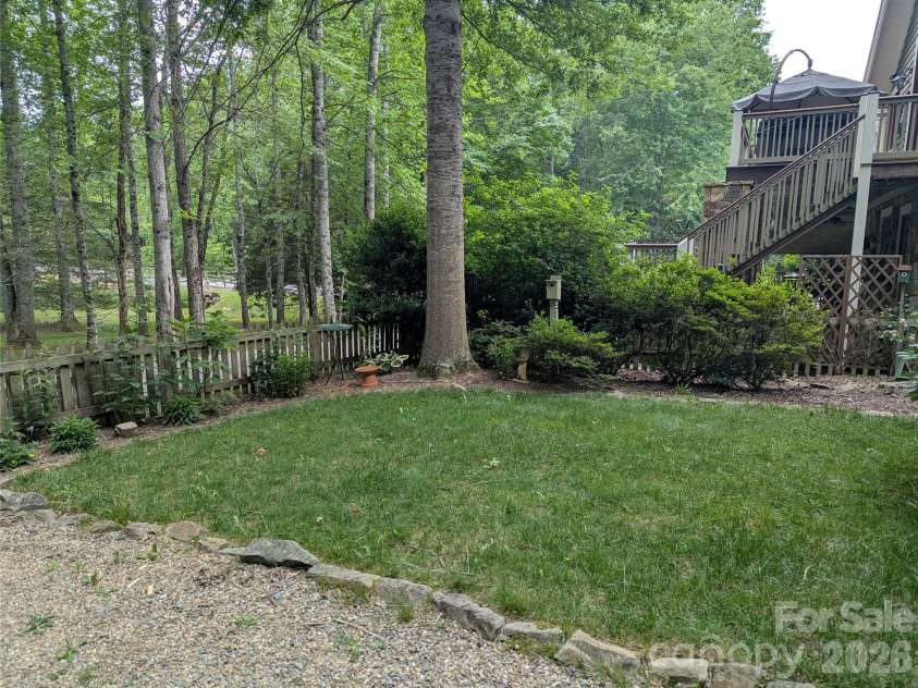 47 Cheshire Drive, Black Mountain, NC 28711.  MLS# CAR4385711, YatesRealty ID 29831. 