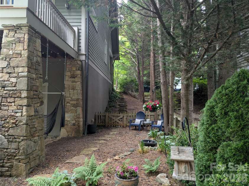47 Cheshire Drive, Black Mountain, NC 28711.  MLS# CAR4385711, YatesRealty ID 29831. 