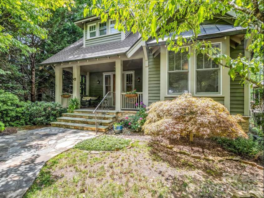 47 Cheshire Drive, Black Mountain, NC 28711.  MLS# CAR4385711, YatesRealty ID 29831. 