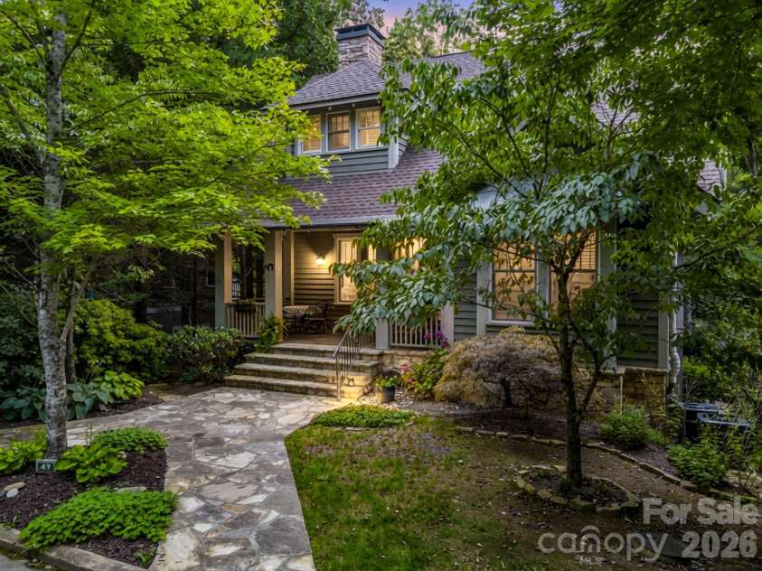 47 Cheshire Drive, Black Mountain, NC 28711.  MLS# CAR4385711, YatesRealty ID 29831. 