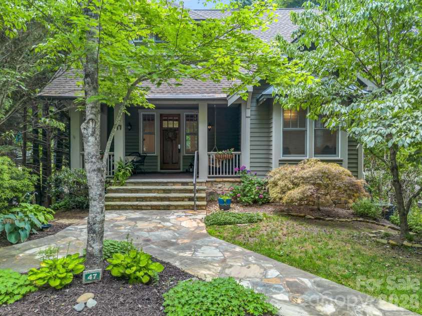 47 Cheshire Drive, Black Mountain, NC 28711.  MLS# CAR4385711, YatesRealty ID 29831. 