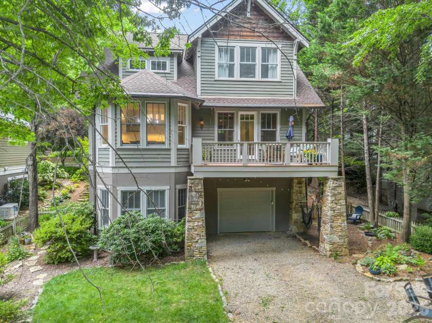 47 Cheshire Drive, Black Mountain, NC 28711.  MLS# CAR4385711, YatesRealty ID 29831. 