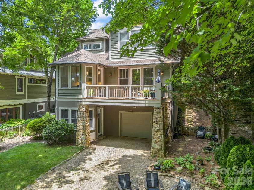 47 Cheshire Drive, Black Mountain, NC 28711.  MLS# CAR4385711, YatesRealty ID 29831. 