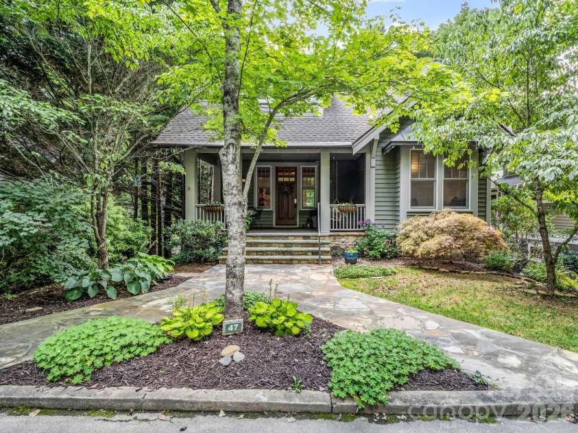 47 Cheshire Drive, Black Mountain, NC 28711.  MLS# CAR4385711, YatesRealty ID 29831. 
